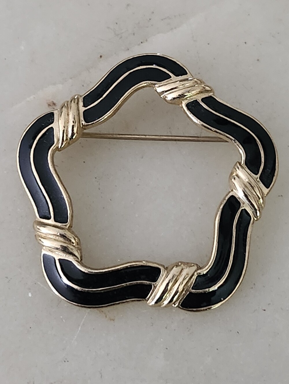 Vtg Trifari Gold-Tone & Black Enamel Star Loop Brooch
